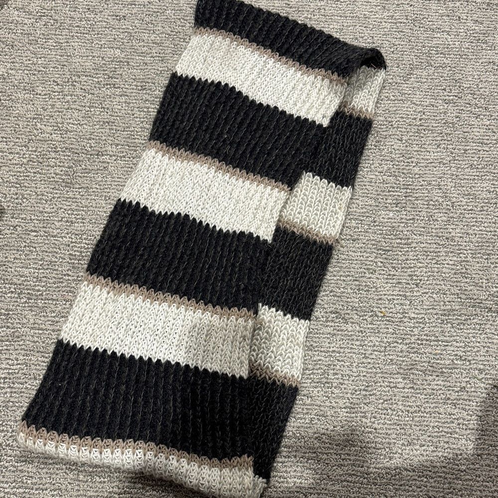 American Eagle Outfitters Black and Cream Knit Scarf